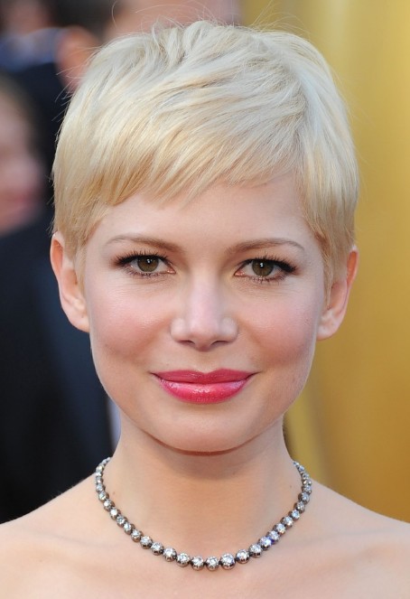 Penge gummi gå på pension interferens Michelle Williams Short Haircut: Sweet Subtly Styled Pixie Cut - Hairstyles  Weekly