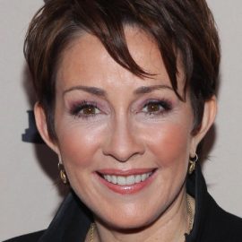 Patricia Heaton Layered Short Hairstyle for Women Over 50
