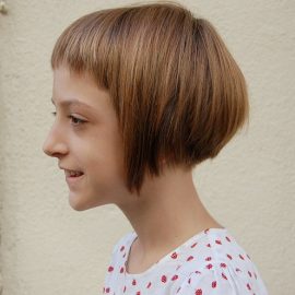 Side View of Cute Short Bob Hairstyle for Girls