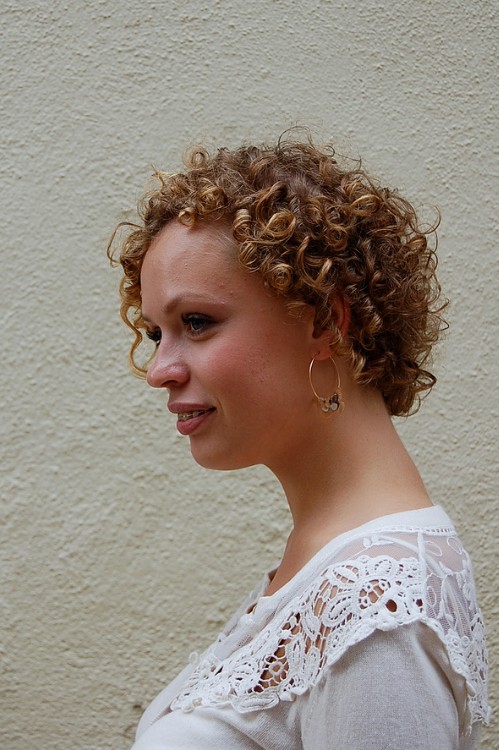 Cute Corkscrew Curls with V-shaped Nape Haircut 