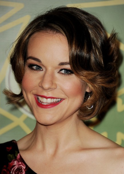 Sweet Short Curly Bob Hairstyle for Heart Face Shape 