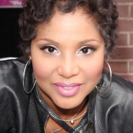 Toni Braxton Short Curly Hairstyle for Black Women