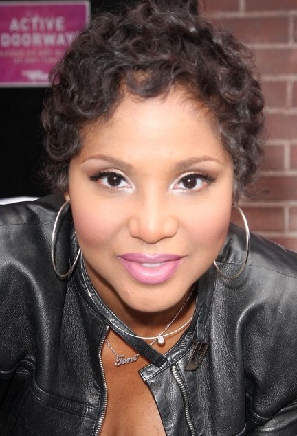 Toni Braxton Short Curly Hairstyle - Hairstyles Weekly