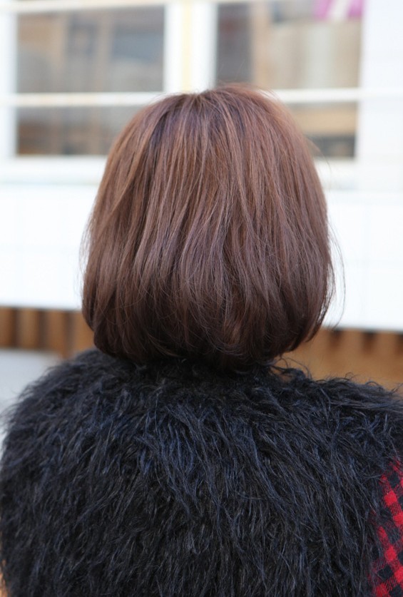 Back View of Cute Bob with Side Swept Bangs - Hairstyles Weekly