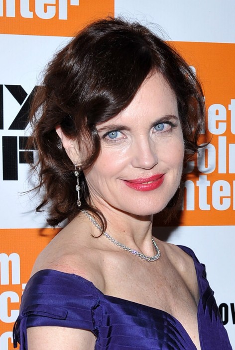 Elizabeth McGovern Wavy Hairstyles for Women Over 50