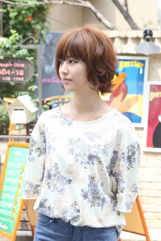 Asian Hairstyles: Soft & Casual Wavy Brown Bob Haircut 