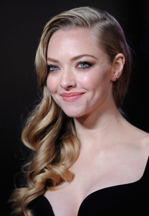 Elegant Long Wavy Curly Hairstyle - Amanda Seyfried 