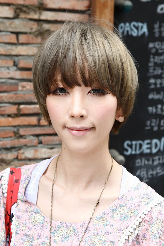 beautiful bowlcut with retro fringe  short japanese