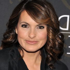 Mariska Hargitay layered medium curly hairstyle for women over 40