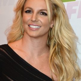 Casual long wavy hairstyle for women - Britney Spears hairstyles