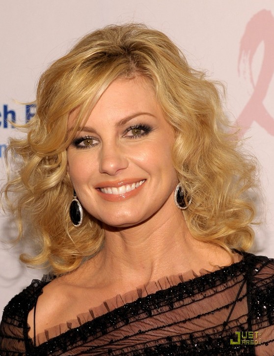 Medium blonde wavy curly hair style for women over 40: Faith Hill hairstyle