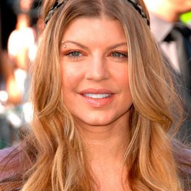 Casual long wavy hairstyle for women - Fergie hairstyles