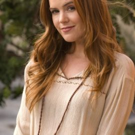 Cute long brown hair style for female - Isla Fisher hairstyles