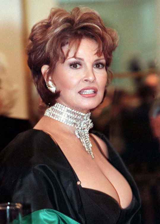 Short hairstyle for women over 60: Raquel Welch's hairstyle