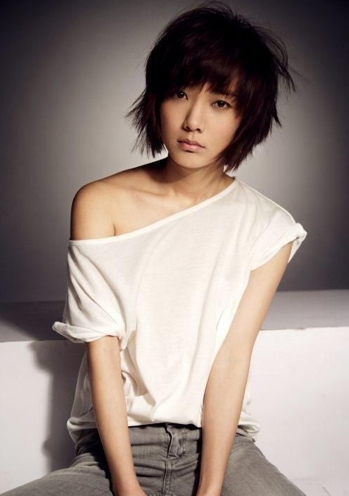 Cool Layered Short Messy Hairstyle for Thick Hair
