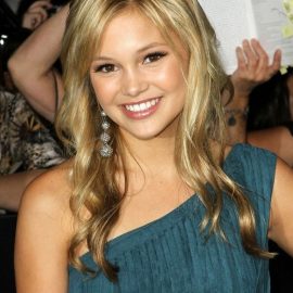 Cute Long Wavy Hairstyle for Girls - Olivia Holt's Hairstyles