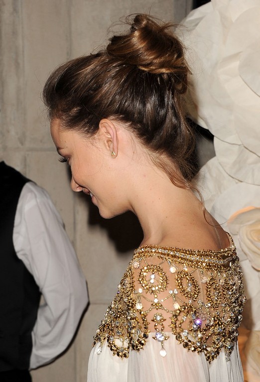 Casual topnot updo hair style for women - Olivia Wilde hairstyles