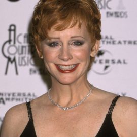 Short haircut for women over 50 - Reba McEntire's hairstyles