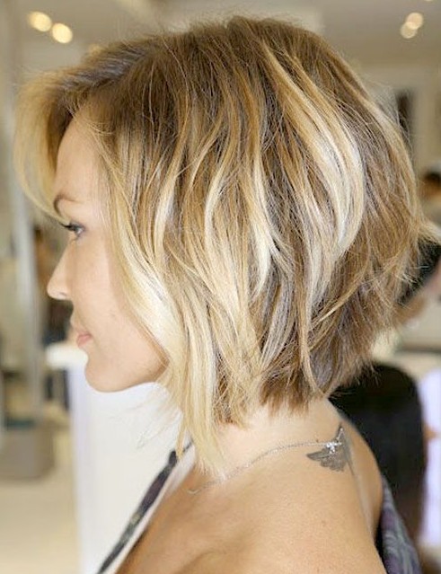 Side View of inverted bob with loose waves