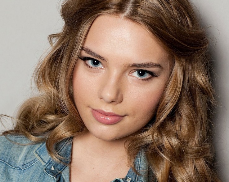 Indiana Evans Long Hairstyles - Summer Hair Ideas - Hairstyles Weekly