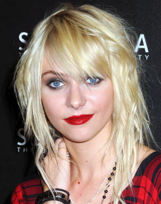 Taylor Momsen Style:y Layered Blonde Hair with Wispy 