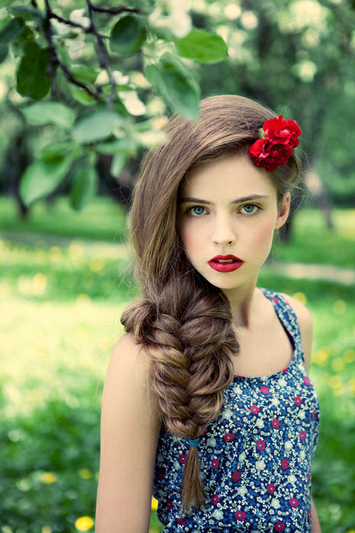  Glamorous Asymmetric Voluminous Fishtail Side Braid with Flower ...