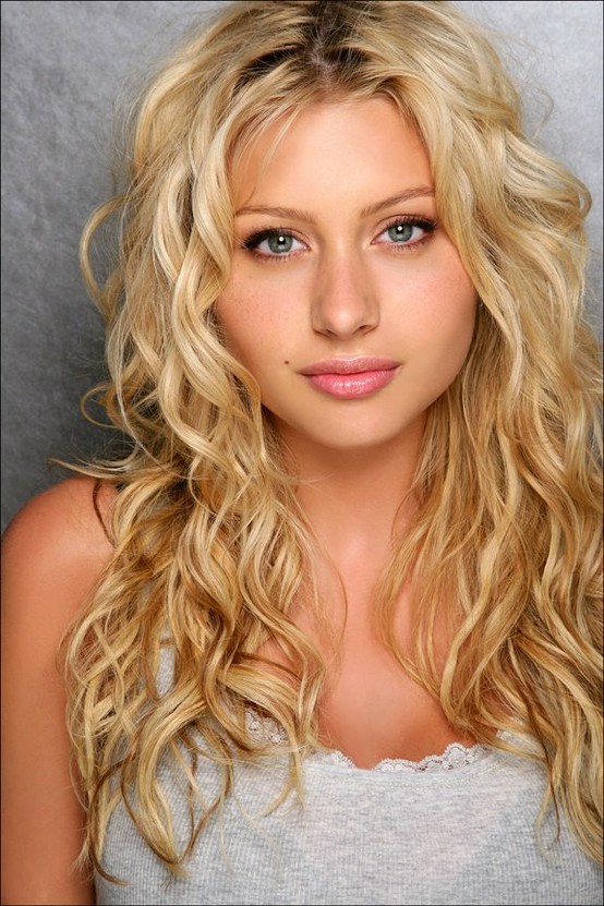 Aly Michalka Hairstyles long blonde wavy hairstyle