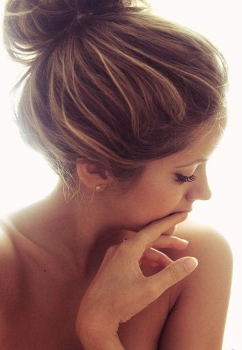 High Messy Chignon with Highlights for Girls