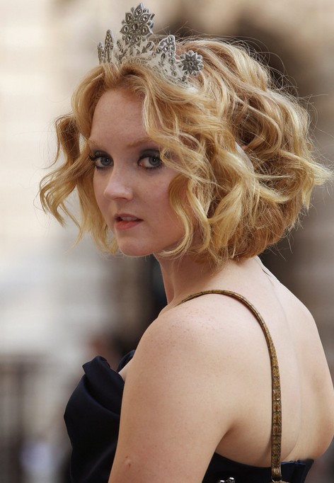Lily Cole Short Wavy Cut for Prom