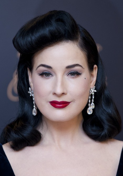 1950's Hairstyle: Dita's Classic Long Black Retro ...