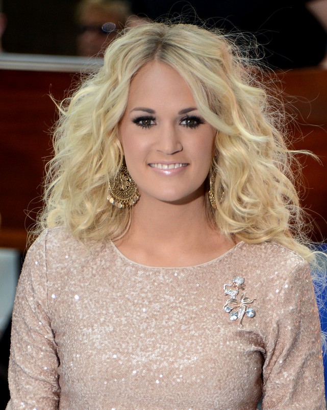 Carrie Underwood Simple Easy Long Blonde Curly Hairstyle