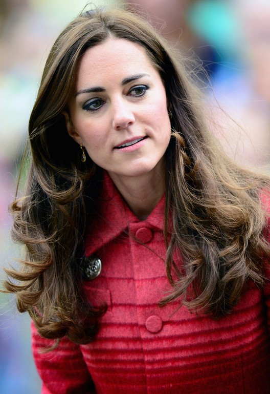 Kate Middleton Long Wavy Hairstyle for Thick Hair