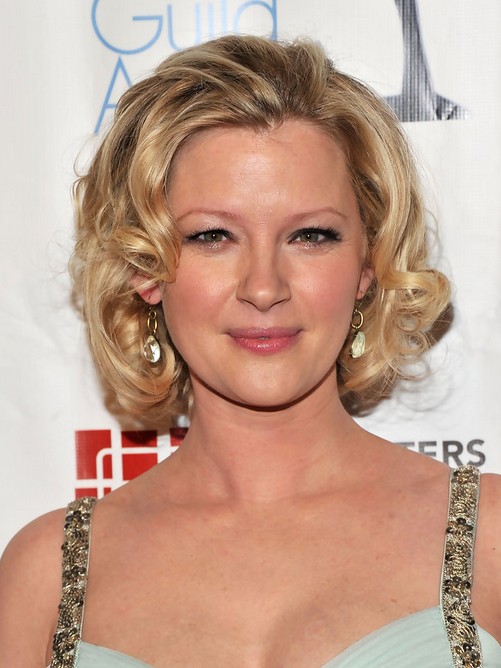 Gretchen Mol Short Blonde Curly Hairstyle for Oval Faces