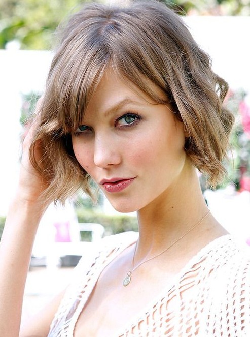 Karlie Kloss Short Haircut for Summer: Wavy Bob Cut