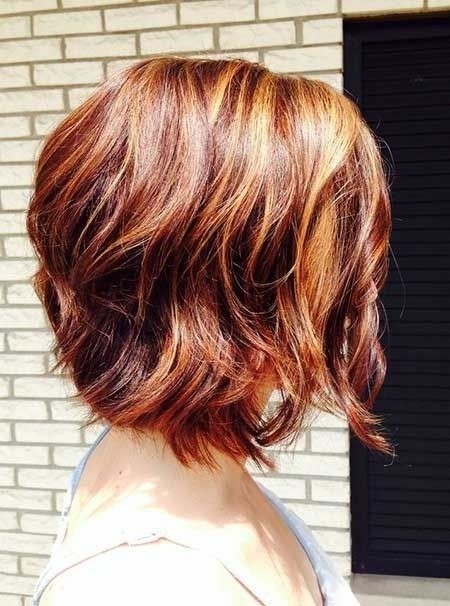 Short Wavy Bob Haircut with Blended Colors - Hairstyles Weekly