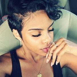Short curly hairstyle for black women
