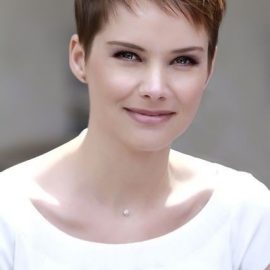 Short job interview hairstyle - pixie cut