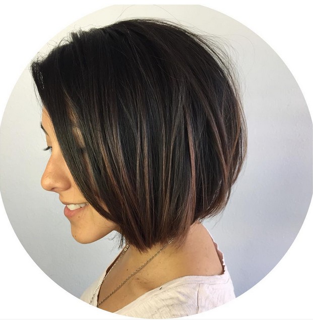 Cute highlighted graduated bob haircut for women - Hairstyles Weekly