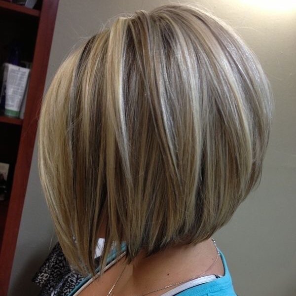 bob haircut with blonde highlights