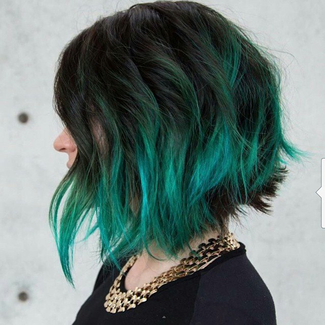  Coiffure en bob ombré sombre à vert désordonné 