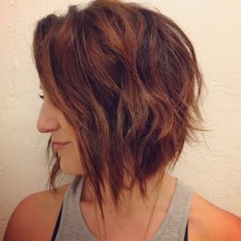 Soft wavy graduated bob hairstyle with beachy waves