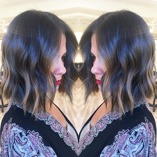 Messy Mob Highlighted Shoulder Length Messy Bob Haircut