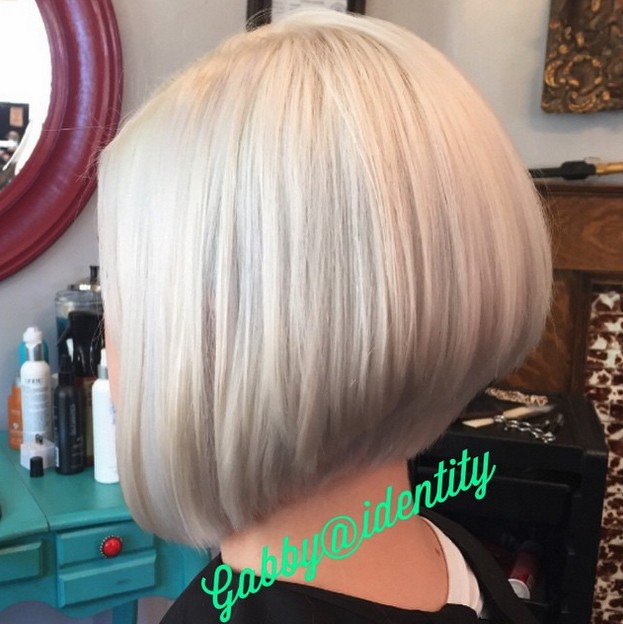 short stacked blonde bob haircut for fine hair