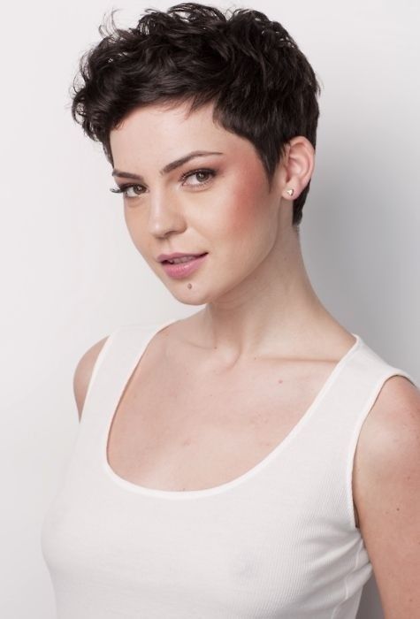 short pixie haircuts for women over 30