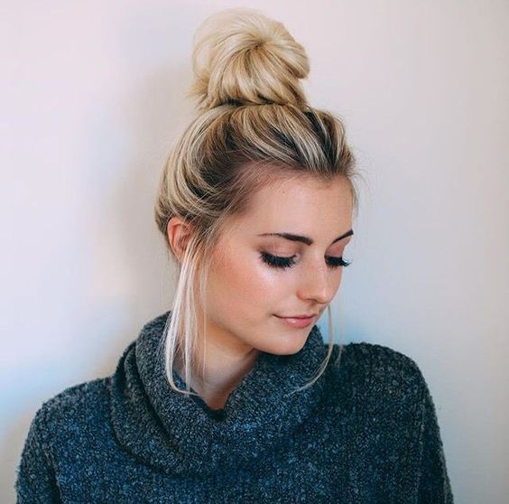 How to Wear a Messy Bun