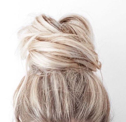 How to Wear a Messy Bun