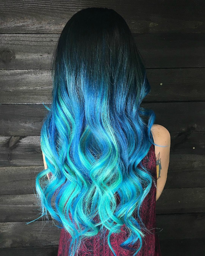 Black to Blue Barrel Curls