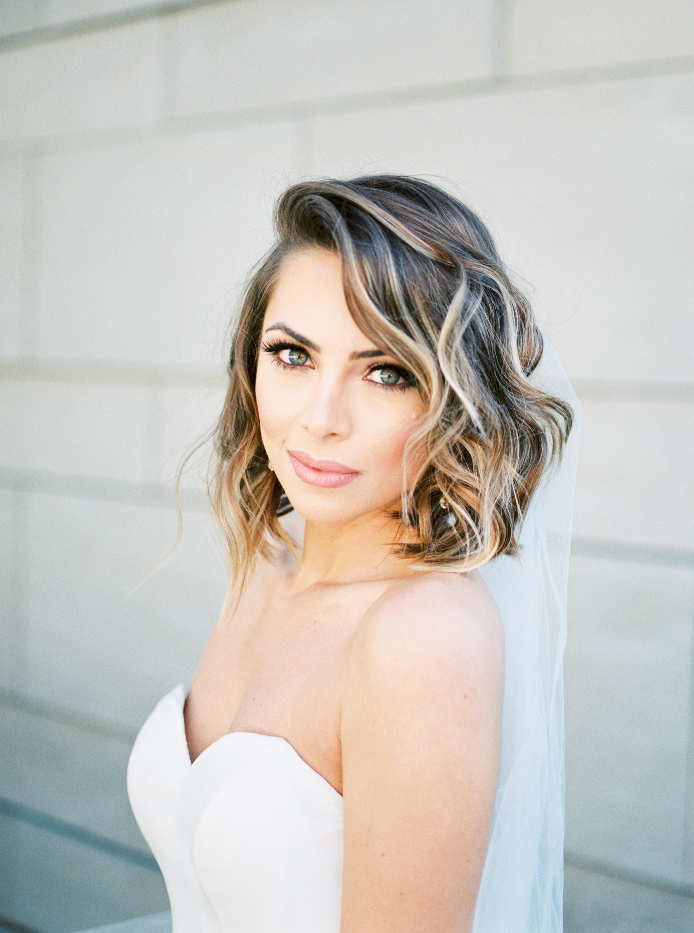 Medium Wedding Hairstyles That Can Make You Look Fabulous Hairstyles Weekly Medium Wedding Hairstyles That Can Make You Look Fabulous Hairstyles Weekly