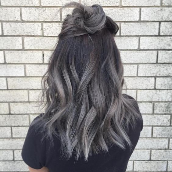 How to Pull Off the Gray Hair Trend